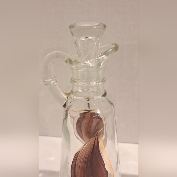 Anchor hocking cruet set.  Brown leaves with a gold border. - Picture 8 of 10